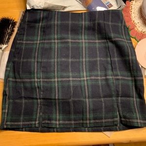 plaid zip up skirt with two slits, unworn
